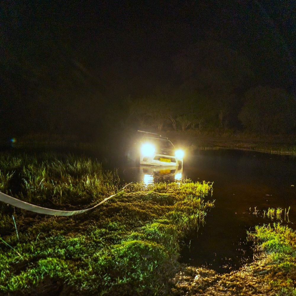 4×4 (som hade suttit dörrdjupt fast i en flod i timmar).