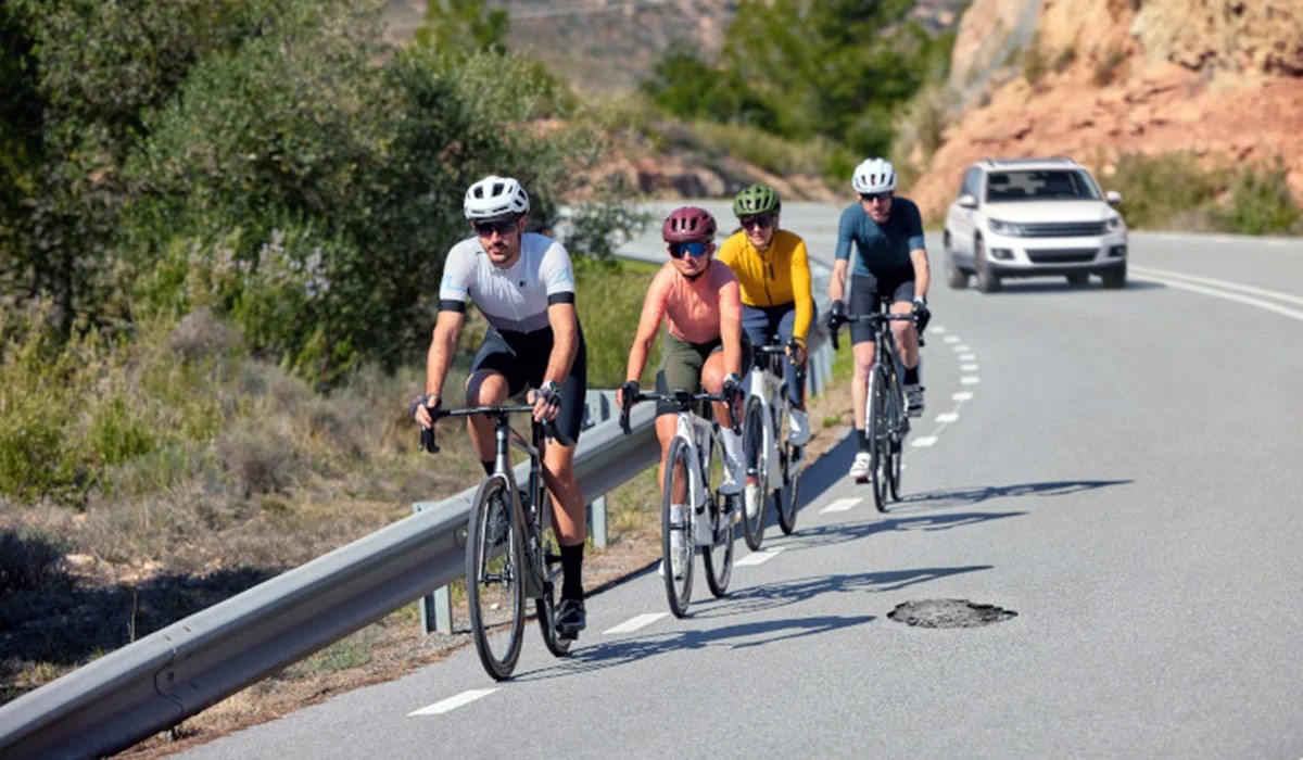 Garmin gör gruppcykling roligare, säkrare och smartare. Se funktionerna som för dig och dina vänner närmare.